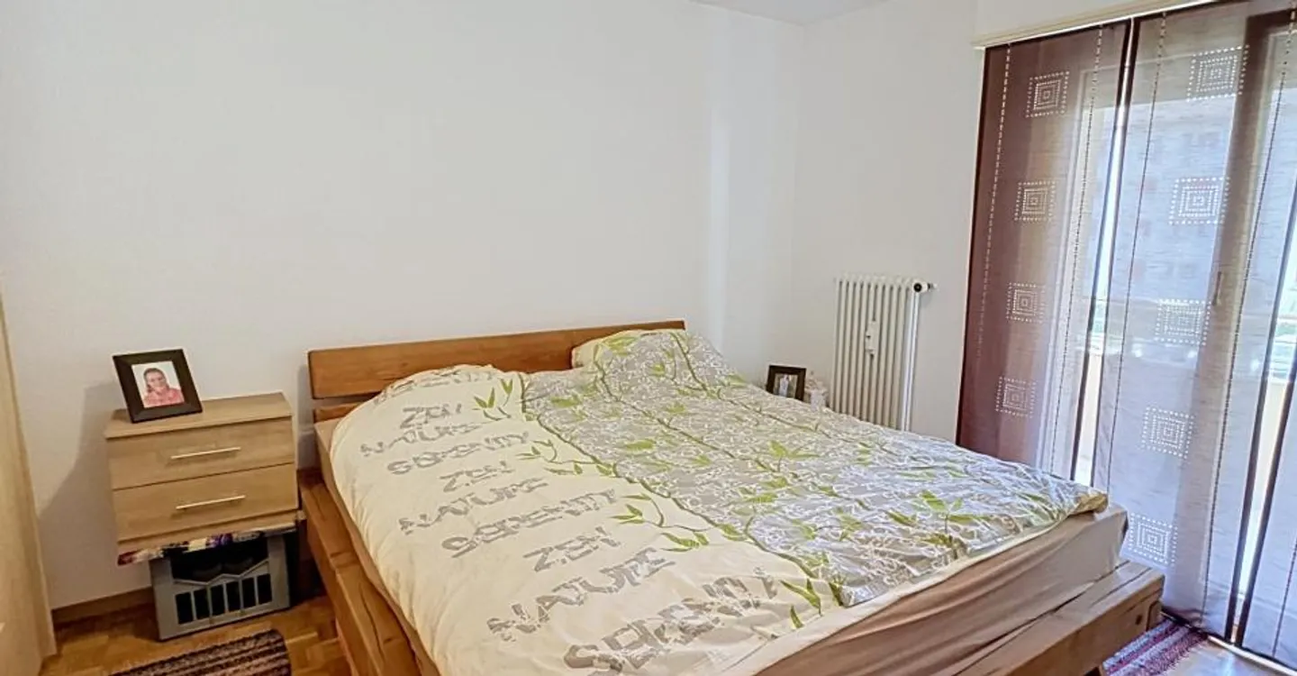 Spacieux 3.5 pièces avec grand balcon, dans un quartier calme et résidentiel - Photo 5 of 8