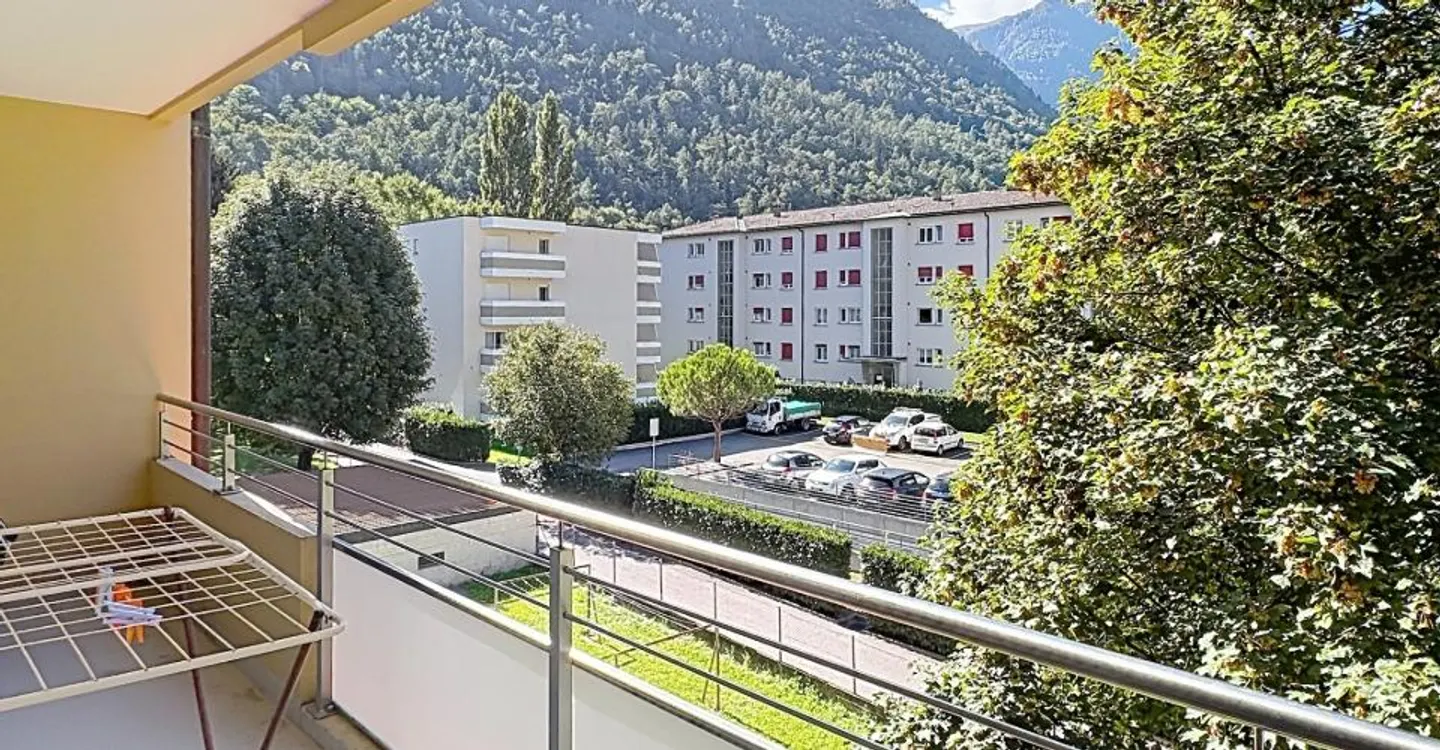 Spacieux 3.5 pièces avec grand balcon, dans un quartier calme et résidentiel - Photo 8 of 8