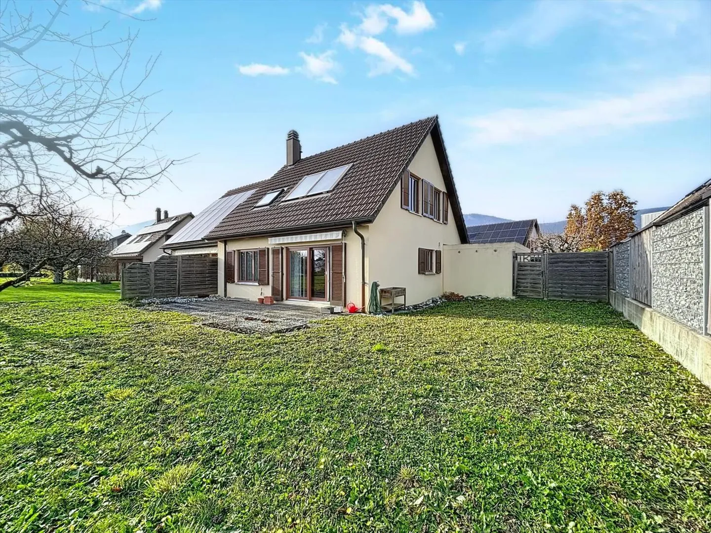 Semi-detached villa with 5.5 rooms on the heights of Boudry - Photo 1 of 11