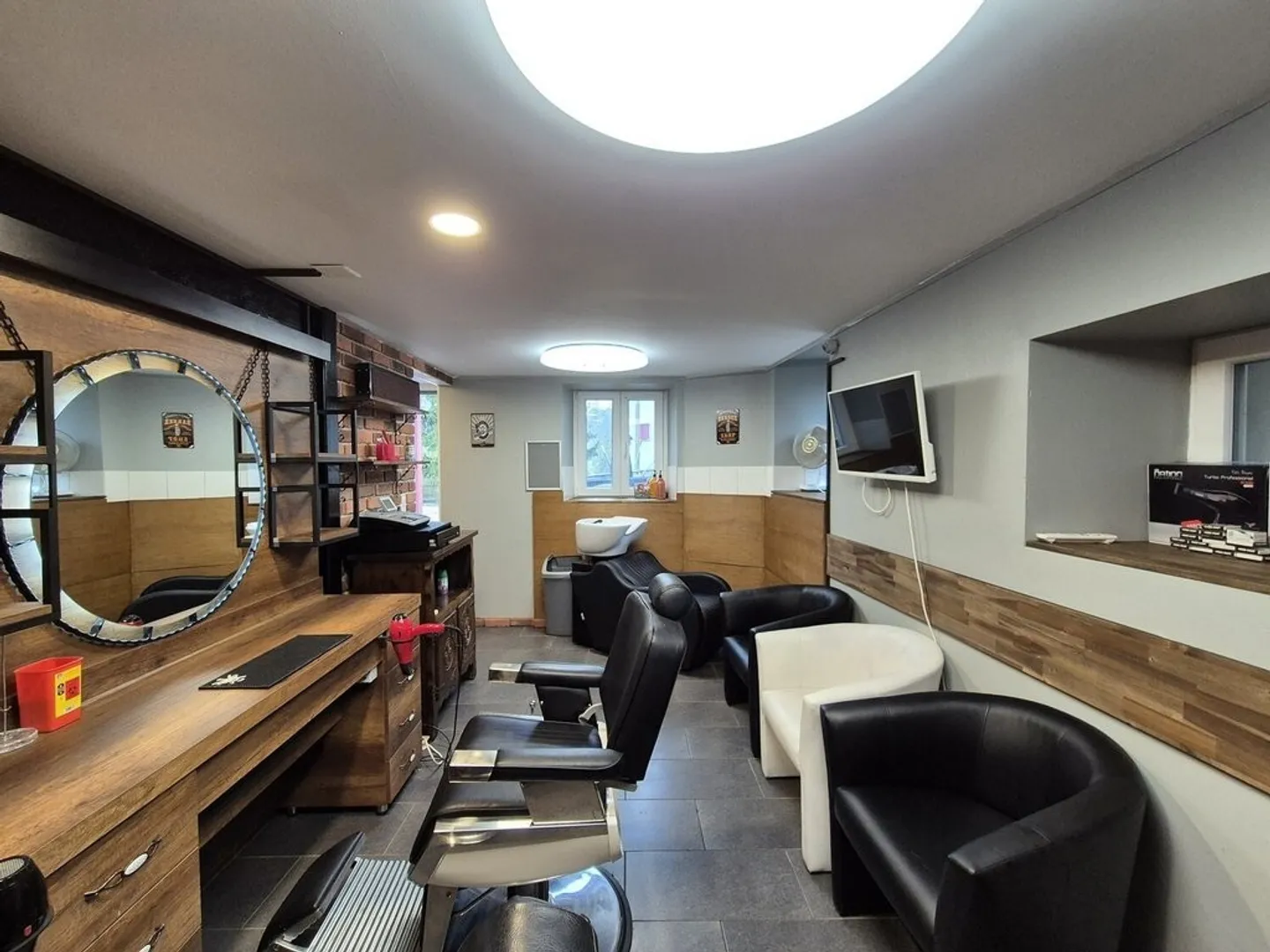 Locale a CHF 900.-/mese spese incluse - Foto 4 di 4