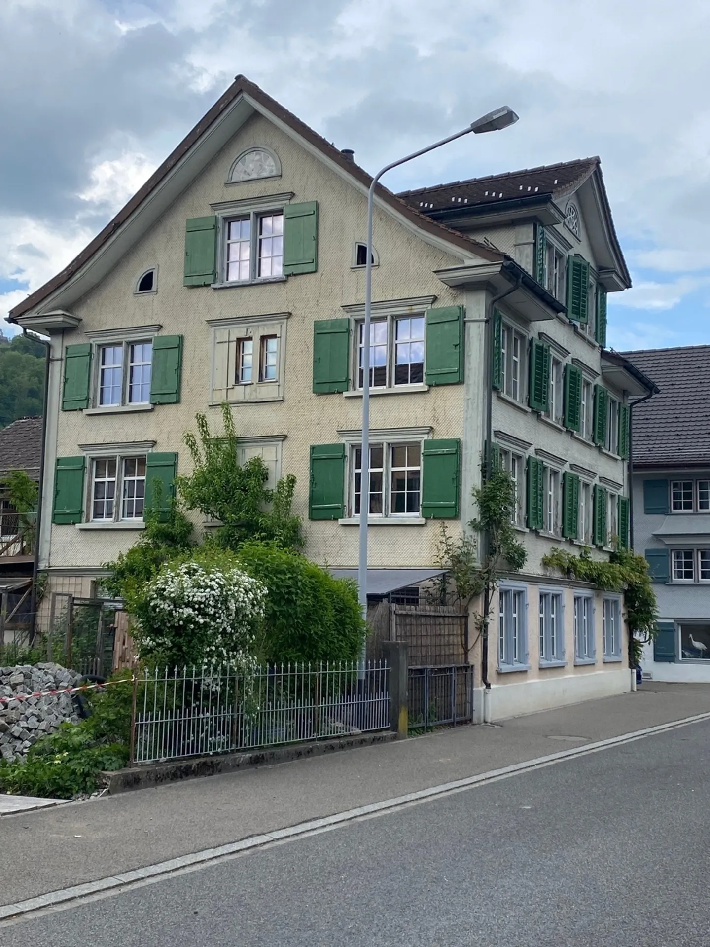 Einzigartige Gelegenheit: 3-Familienhaus in Ebnat Kappel - Foto 2 von 13