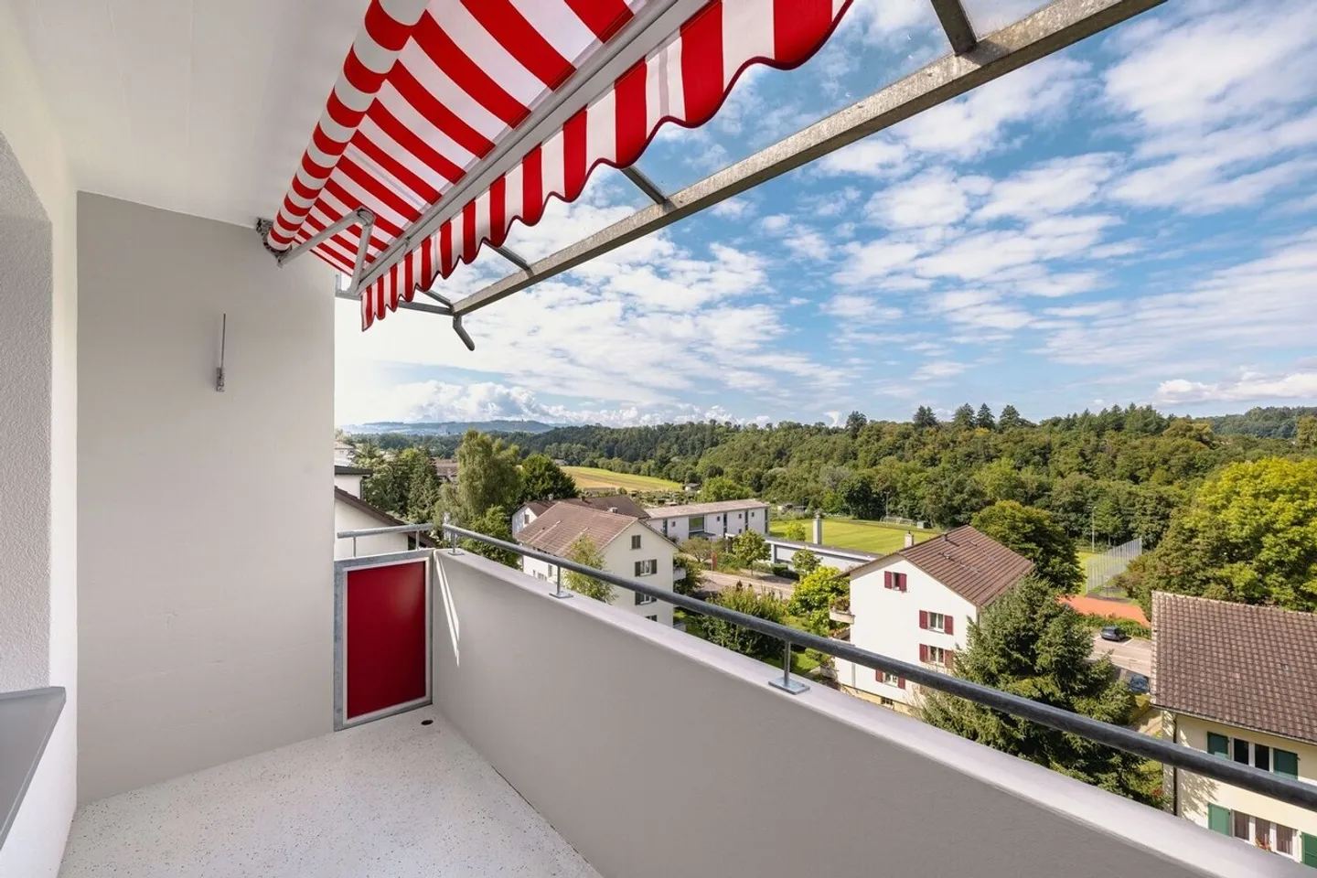 Appartamento 3.5 locali appena ristrutturato in posizione centrale a Zollikofen - Foto 2 di 12