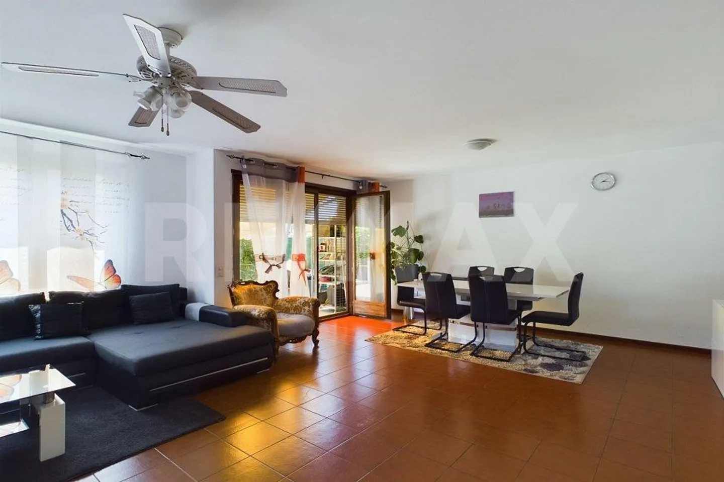 Casa spaziosa con doppio garage e terrazza panoramica - Foto 2 di 11