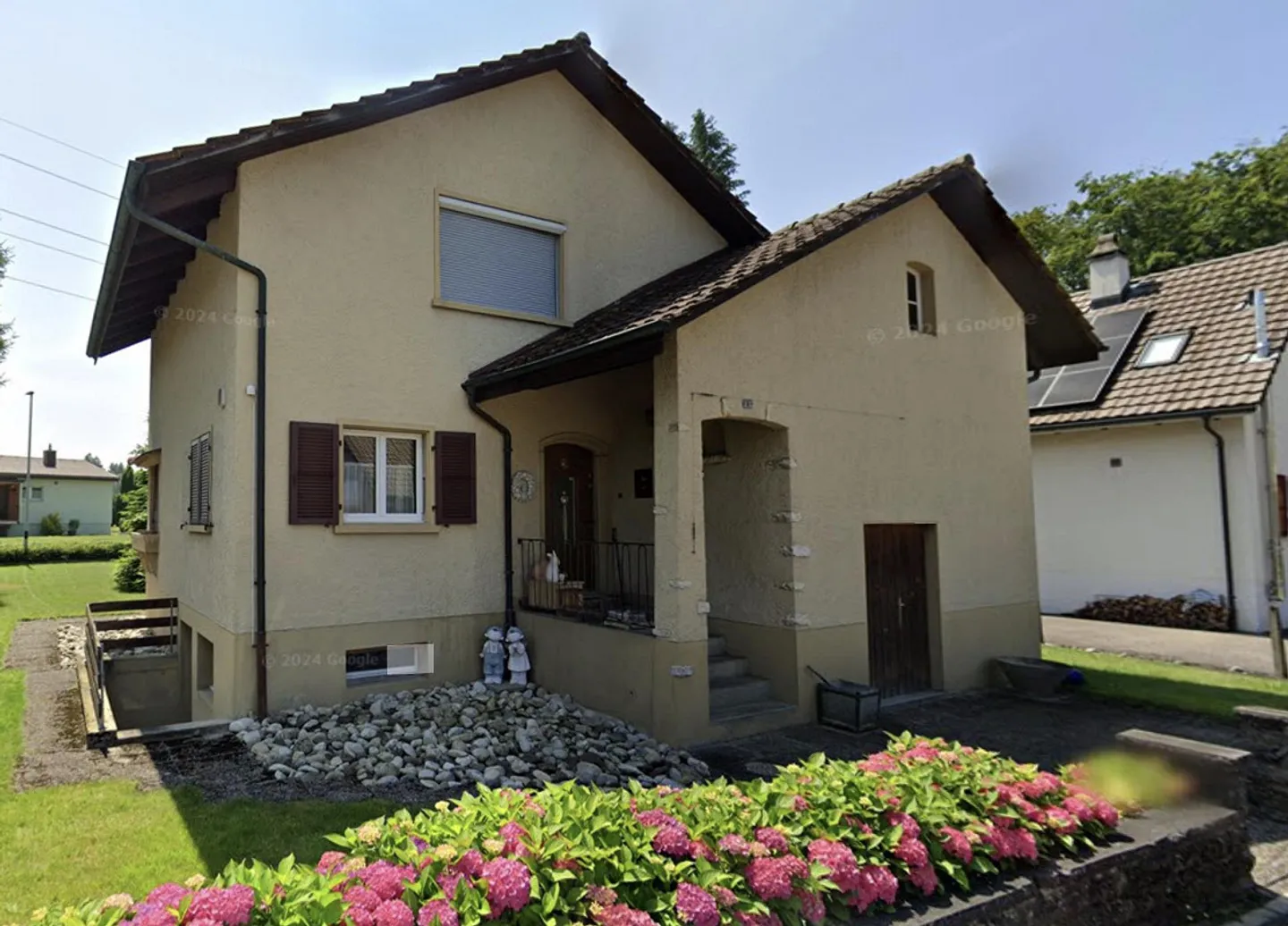Detached single-family house with large plot - Photo 2 of 5