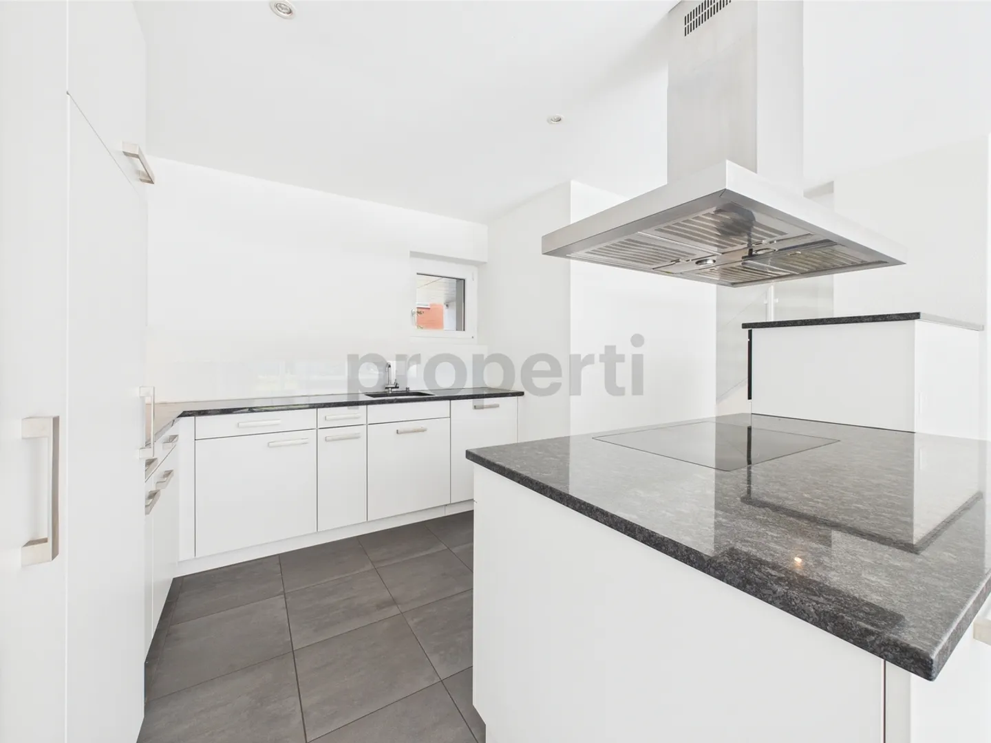 Spacious townhouse with garden and balcony in Schübelbach - Rent-to-own possible - Photo 4 of 13