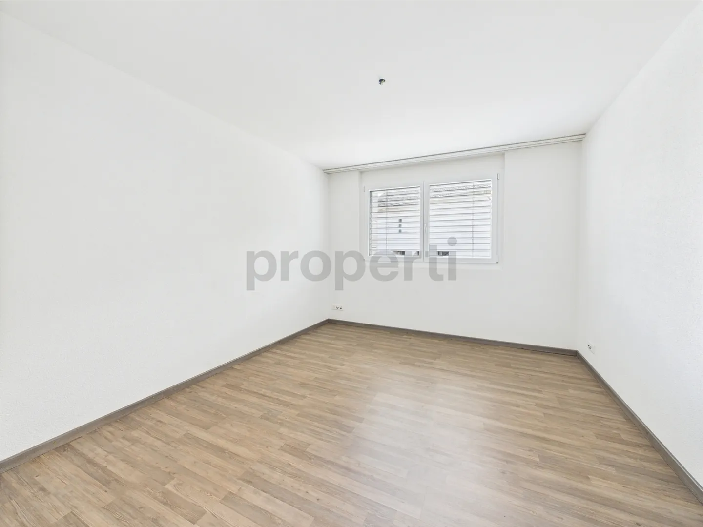Spacious townhouse with garden and balcony in Schübelbach - Rent-to-own possible - Photo 10 of 13