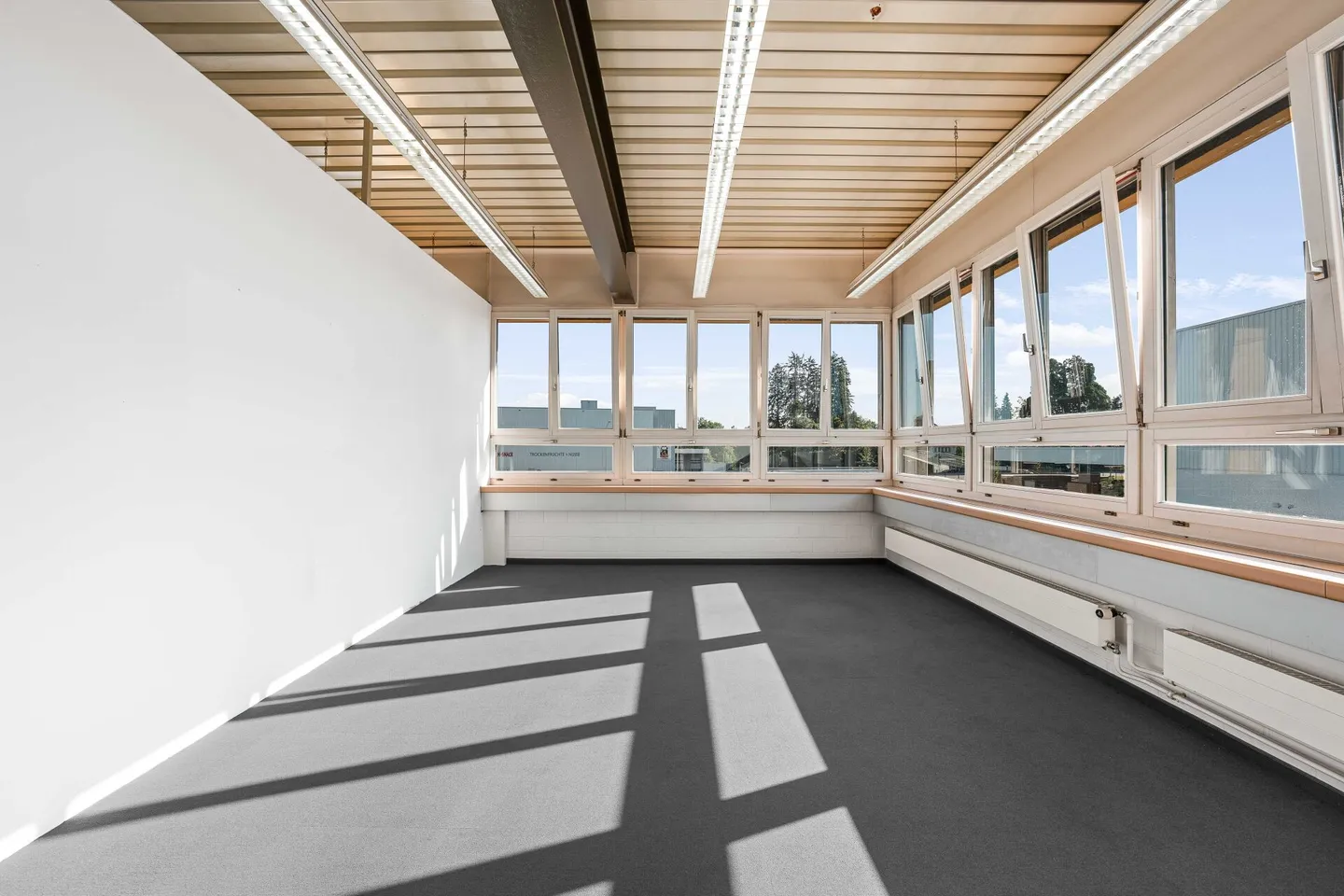 Spazio commerciale/magazzino - Foto 3 di 5