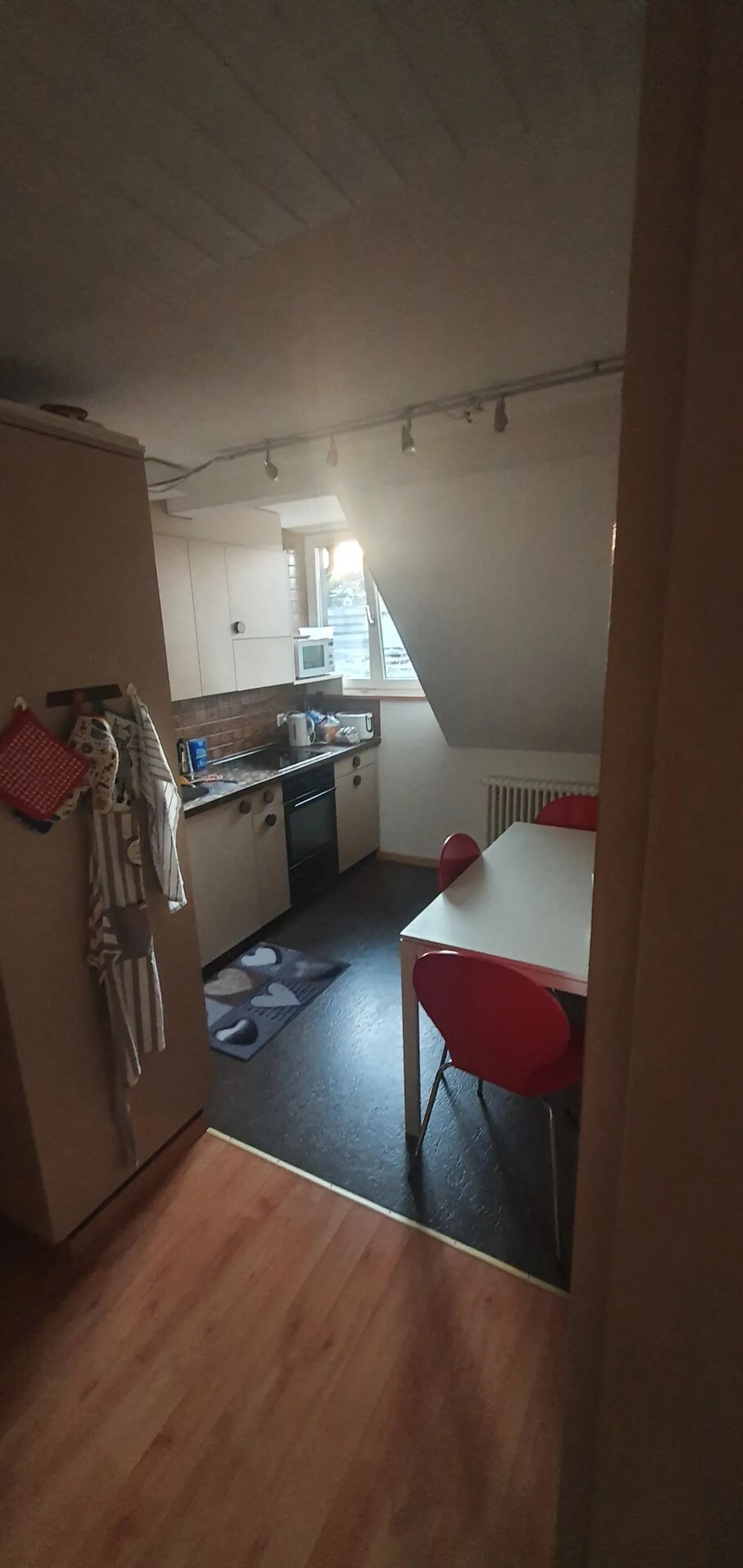 Chambre meublée en colocation dans un appartement de 3 personnes dans le quartier de St. Fiden (4ème étage gauche n° 1) - Photo 4 sur 6