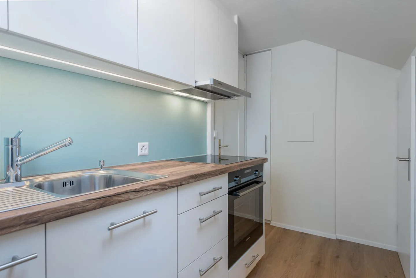 Single room in a 2-person shared apartment in newly renovated attic apartment - Photo 4 of 6