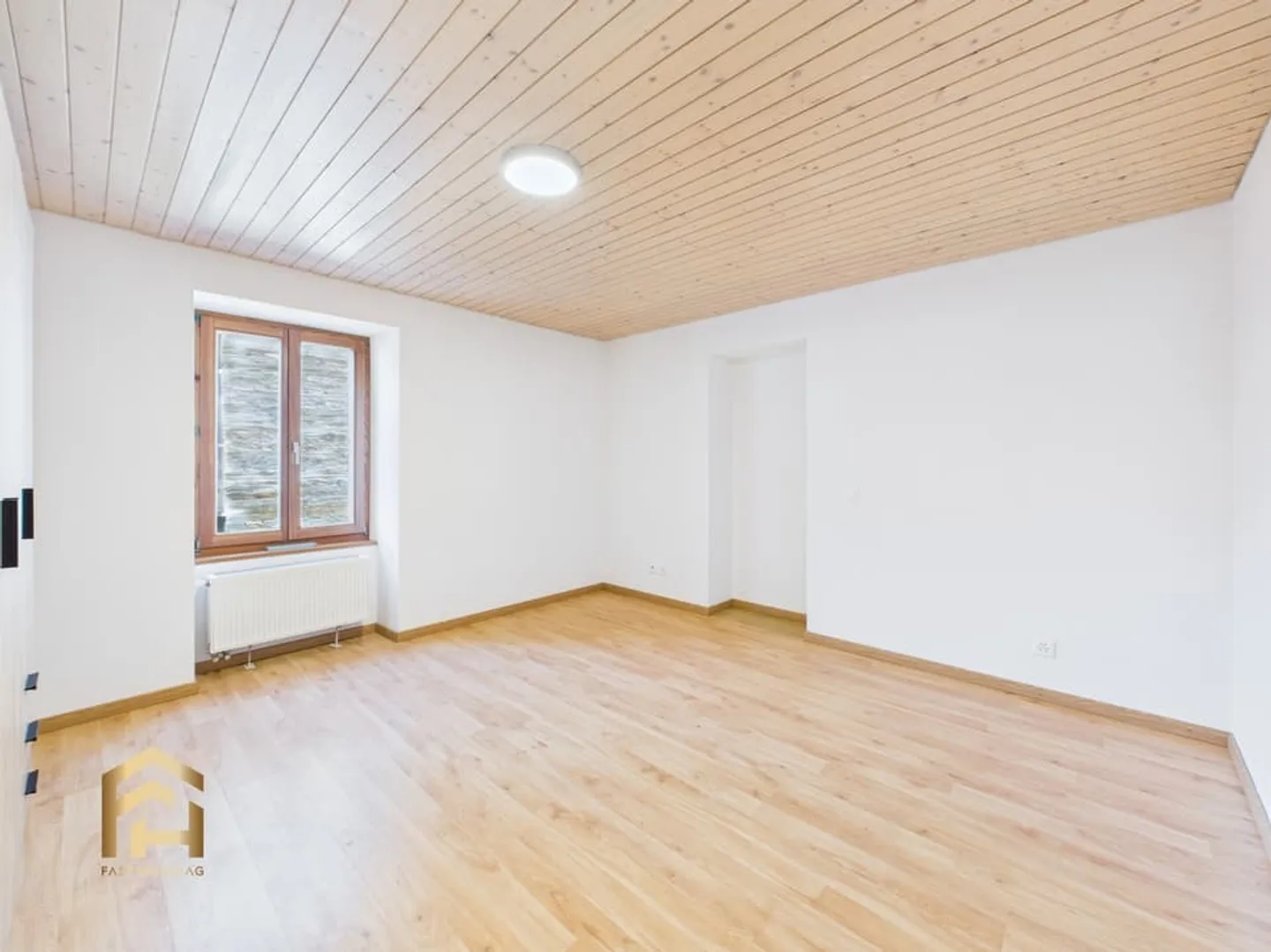 Attraktive 4.5-ZWG mit Balkon, Hobbyraum und privater Gartenoase - Foto 4 di 13