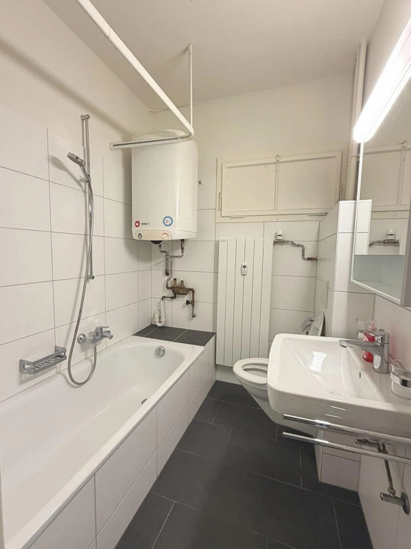 Appartamento affascinante con 1.5 stanze in posizione centrale a Claraplatz - Foto 2 di 4