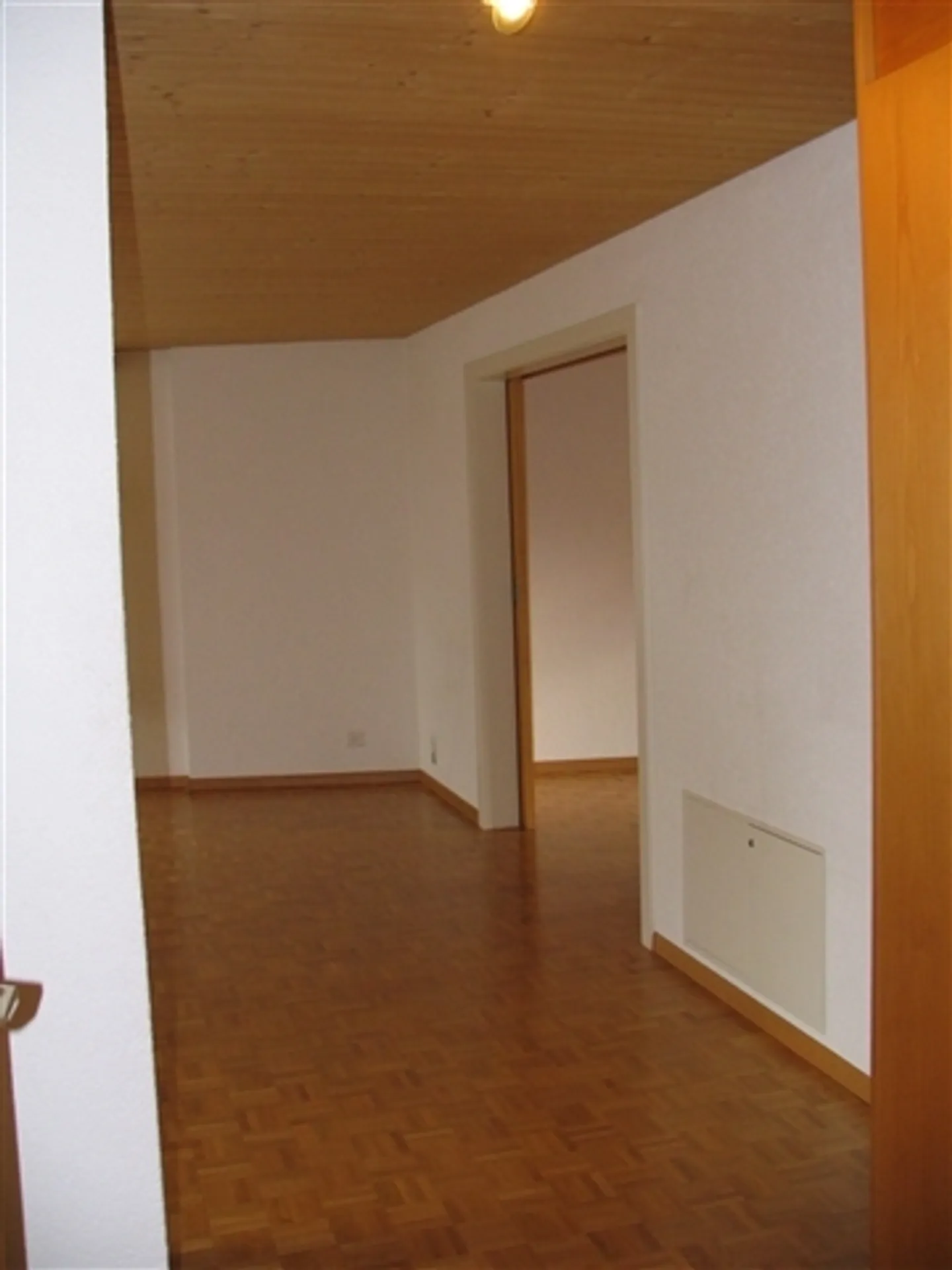 Bright, spacious 2-room apartment - near university - Photo 2 of 6