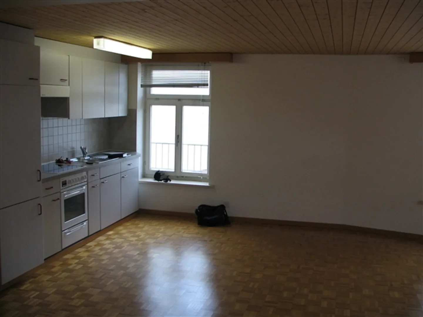 Bright, spacious 2-room apartment - near university - Photo 3 of 6