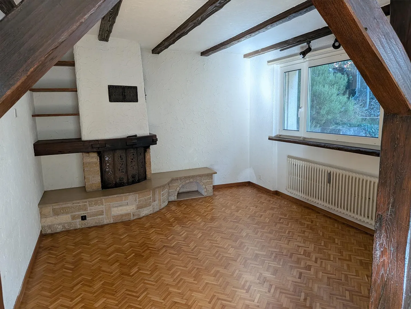 In a good location with caretaker job (part-time) - Photo 5 of 14