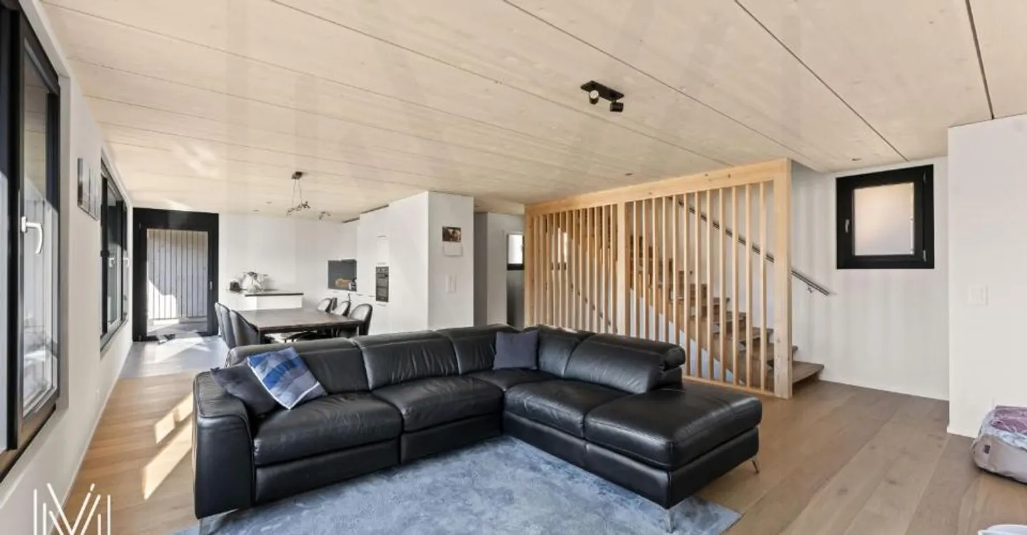 MAGNIFICENT CONTEMPORARY INDIVIDUAL HOUSE OF 5.5 ROOMS - Wooden architecture, modern comfort and quality of life between Fribourg and Bulle - Photo 4 of 12