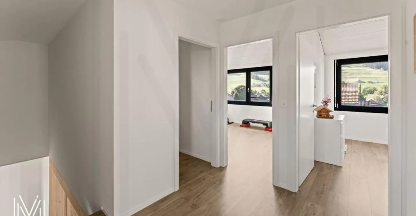 MAGNIFICENT CONTEMPORARY INDIVIDUAL HOUSE OF 5.5 ROOMS - Wooden architecture, modern comfort and quality of life between Fribourg and Bulle - Photo 9 of 12