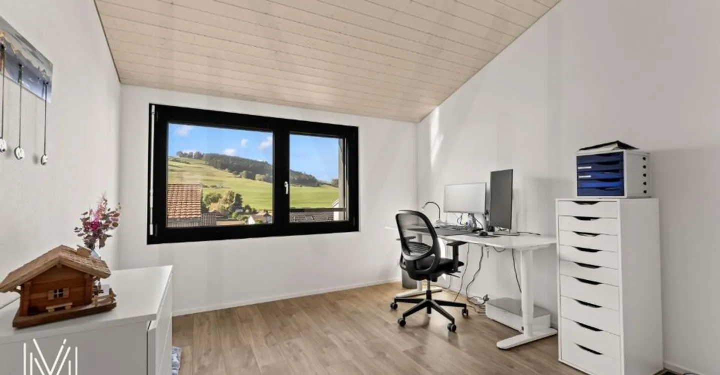MAGNIFICENT CONTEMPORARY INDIVIDUAL HOUSE OF 5.5 ROOMS - Wooden architecture, modern comfort and quality of life between Fribourg and Bulle - Photo 10 of 12