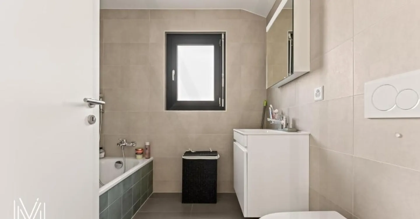 MAGNIFICENT CONTEMPORARY INDIVIDUAL HOUSE OF 5.5 ROOMS - Wooden architecture, modern comfort and quality of life between Fribourg and Bulle - Photo 11 of 12