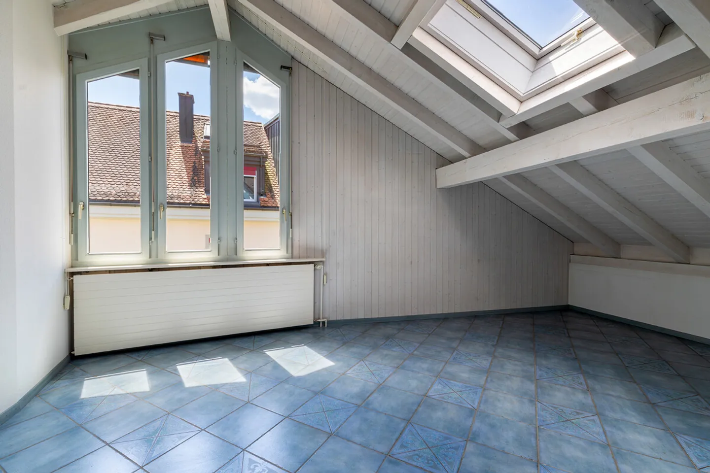 Zürich: Maisonette-Wohnung mit Umbaupotenzial und drei Aussenflächen - Foto 6 von 8