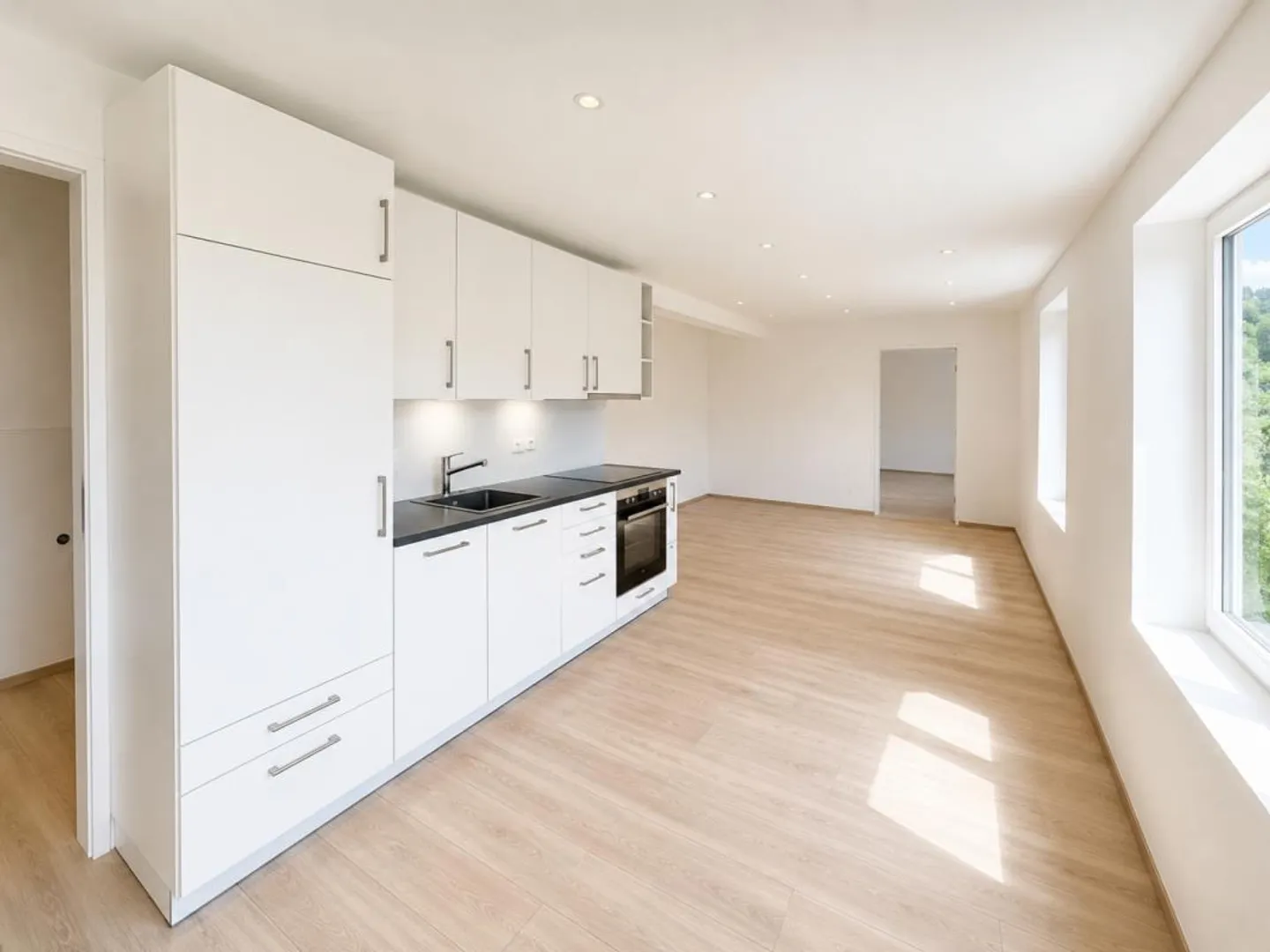 Appartamento moderno in città con layout intelligente e giardino - Foto 2 di 8