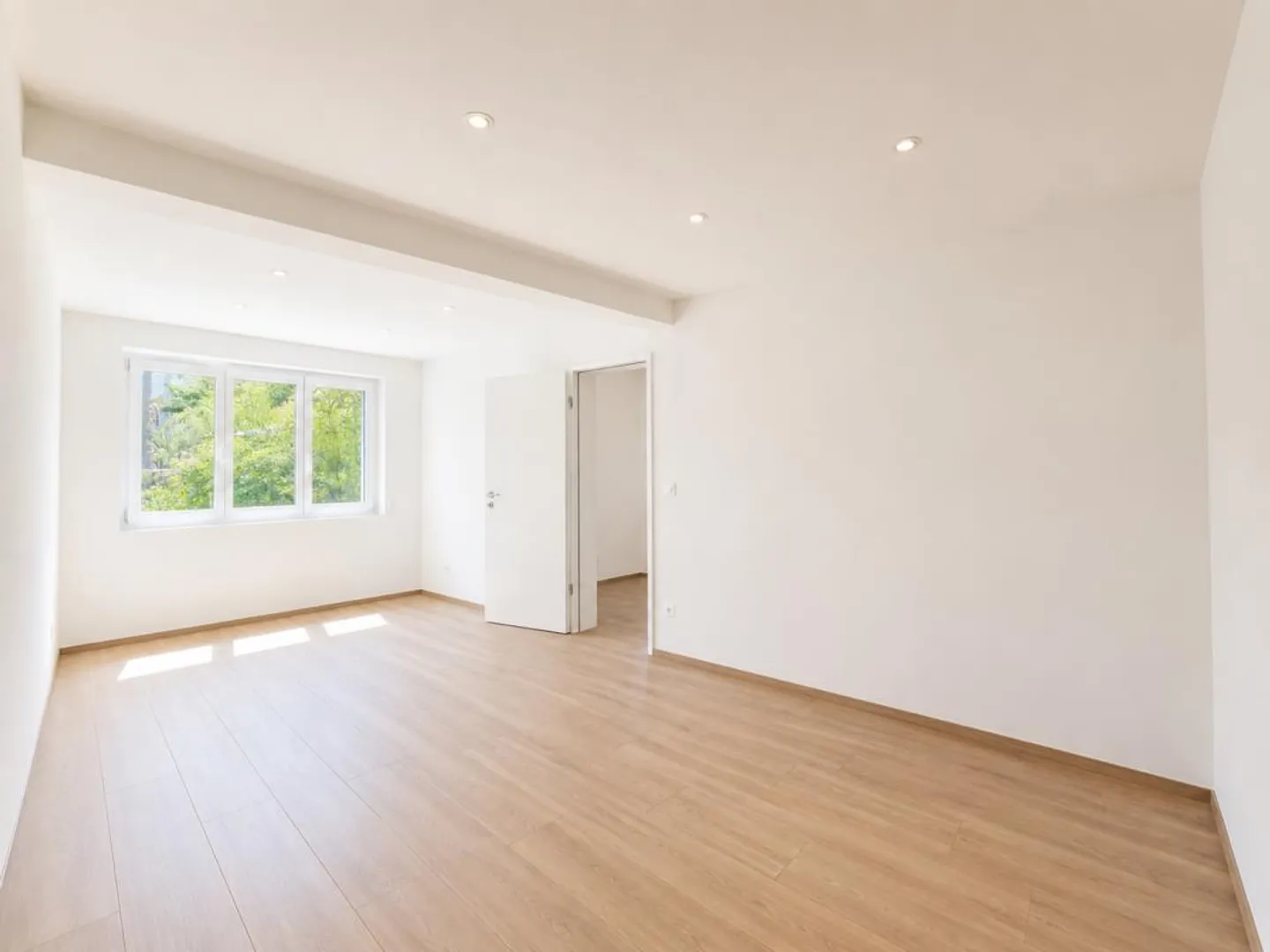 Appartamento moderno in città con layout intelligente e giardino - Foto 4 di 8
