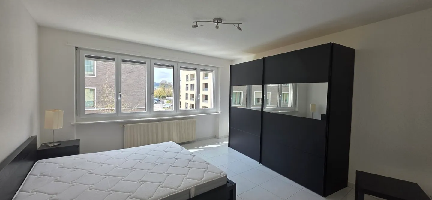 In the city center, 2 steps from the train station - Beautiful 2-room apartment with balcony - Photo 3 of 12