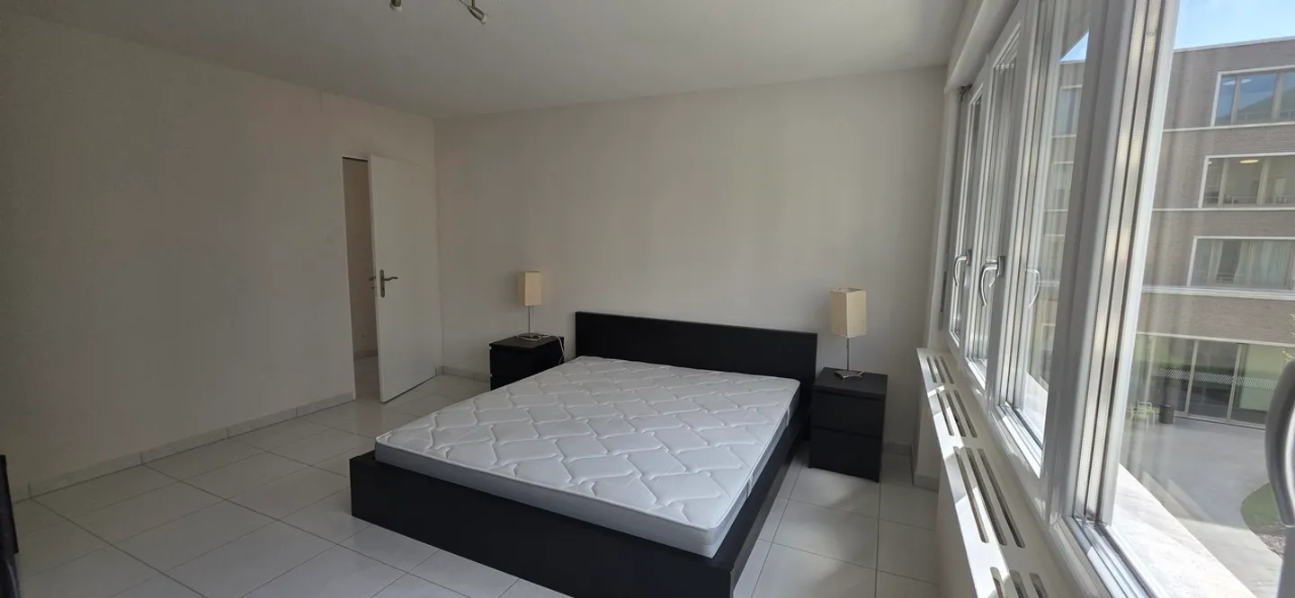 In the city center, 2 steps from the train station - Beautiful 2-room apartment with balcony - Photo 4 of 12