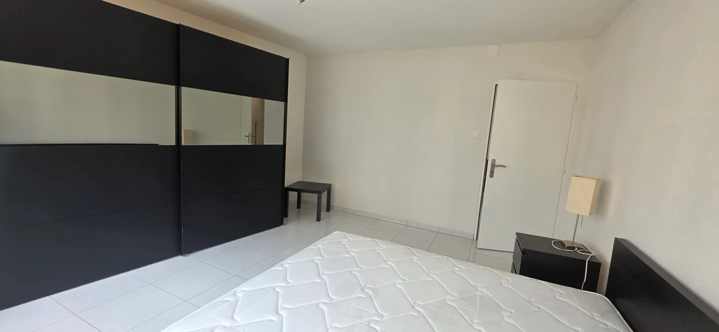 In the city center, 2 steps from the train station - Beautiful 2-room apartment with balcony - Photo 6 of 12