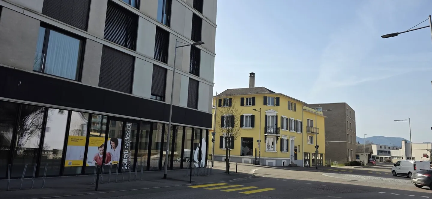 In the city center, 2 steps from the train station - Beautiful 2-room apartment with balcony - Photo 11 of 12