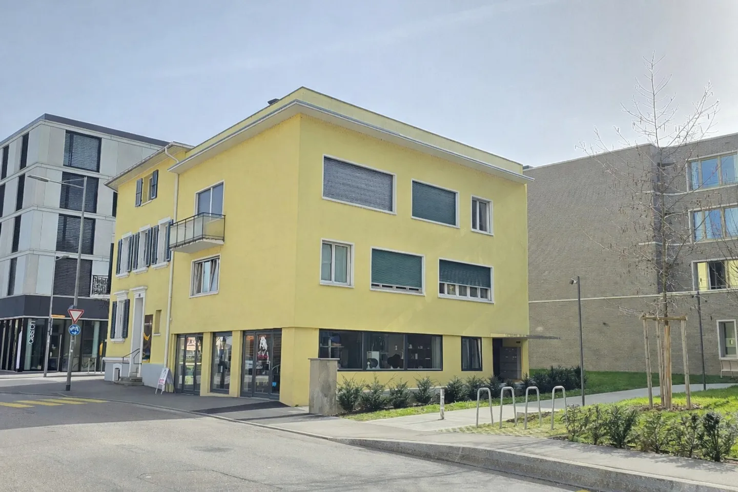 In the city center, 2 steps from the train station - Beautiful 2-room apartment with balcony - Photo 12 of 12