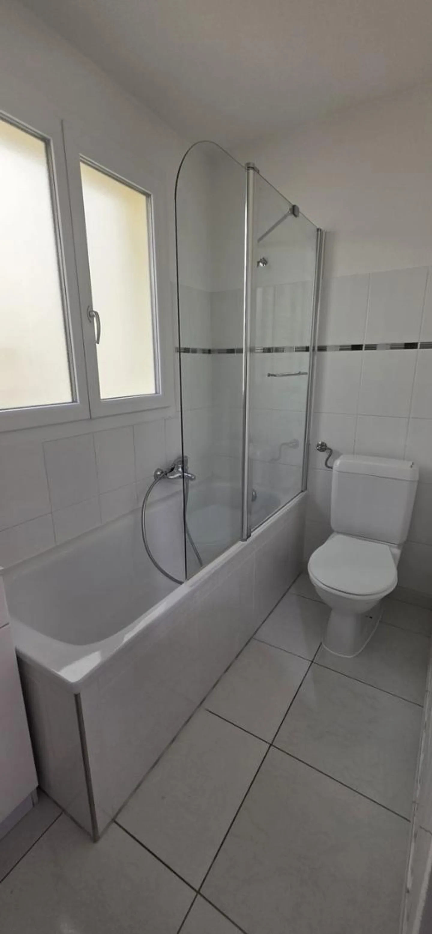 In the city center, 2 steps from the train station - Beautiful 2-room apartment with balcony - Photo 8 of 12