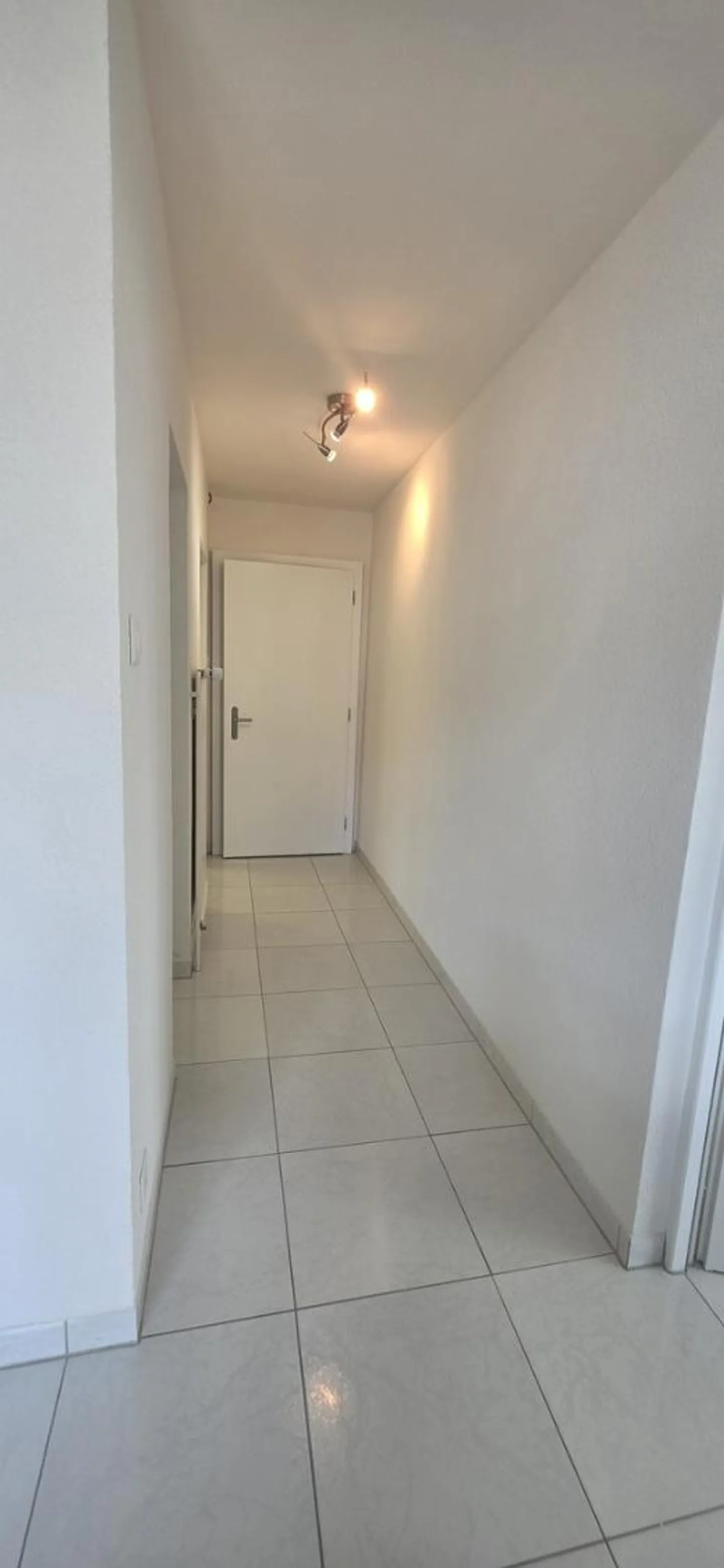 In the city center, 2 steps from the train station - Beautiful 2-room apartment with balcony - Photo 9 of 12