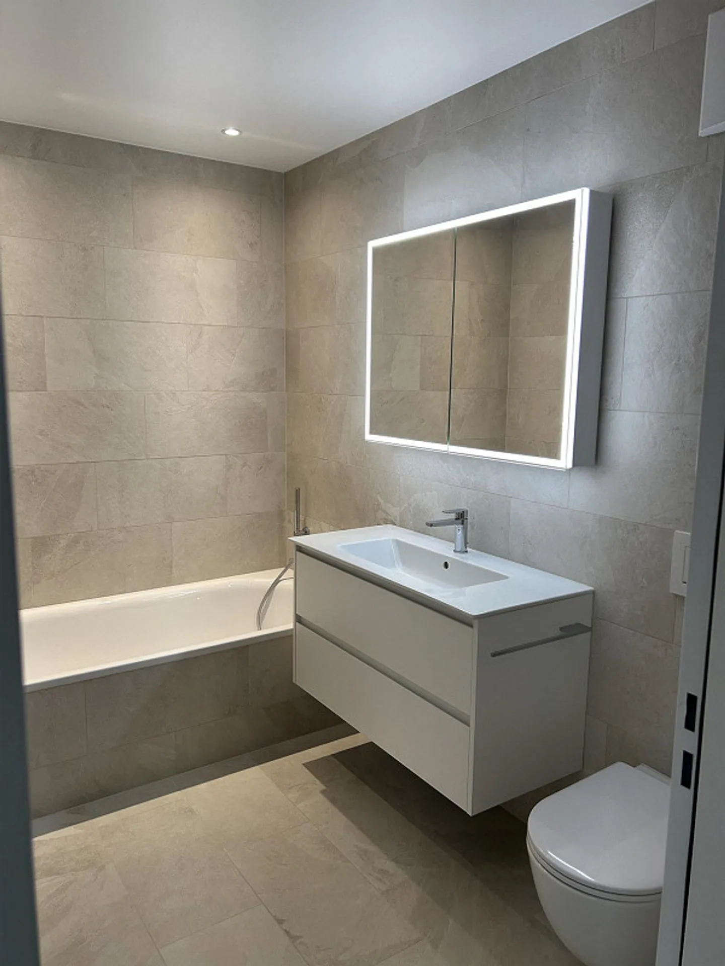 Modern 5.5-room new apartment in ownership standard - Photo 3 of 4