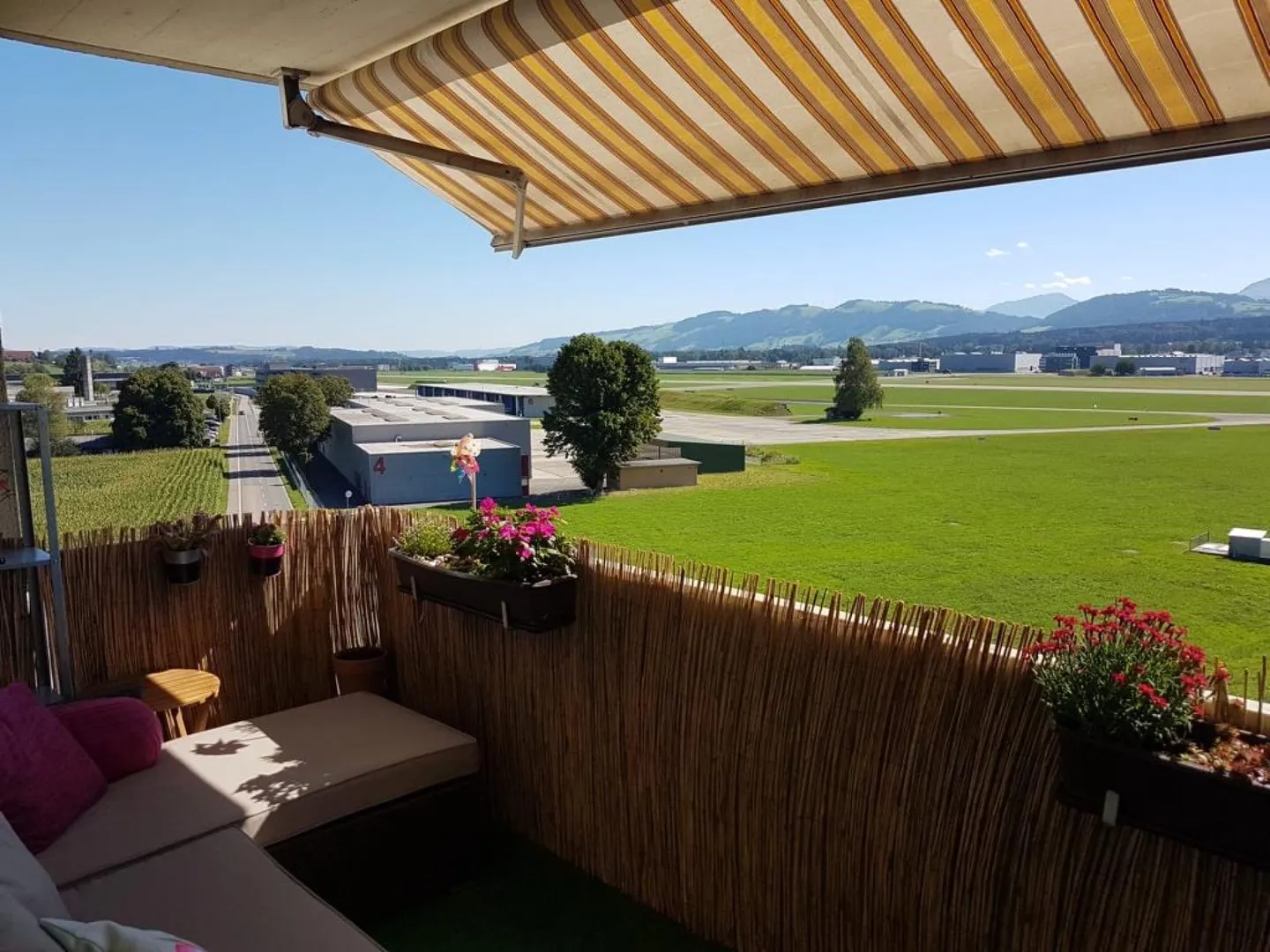 Appartement moderne avec vue sur la montagne - Photo 3 sur 13