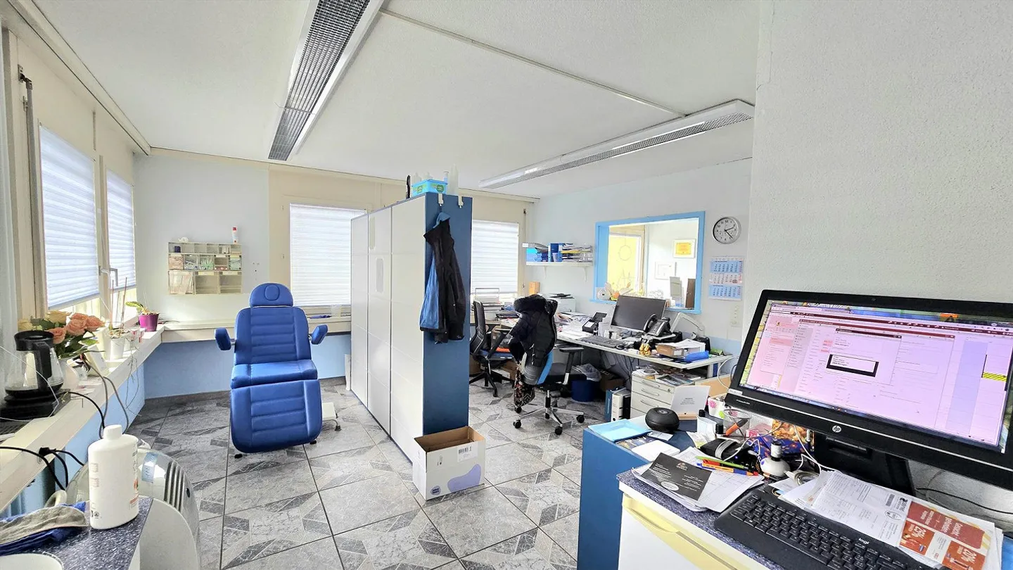 Practice and commercial space in the best central location - Photo 5 of 12