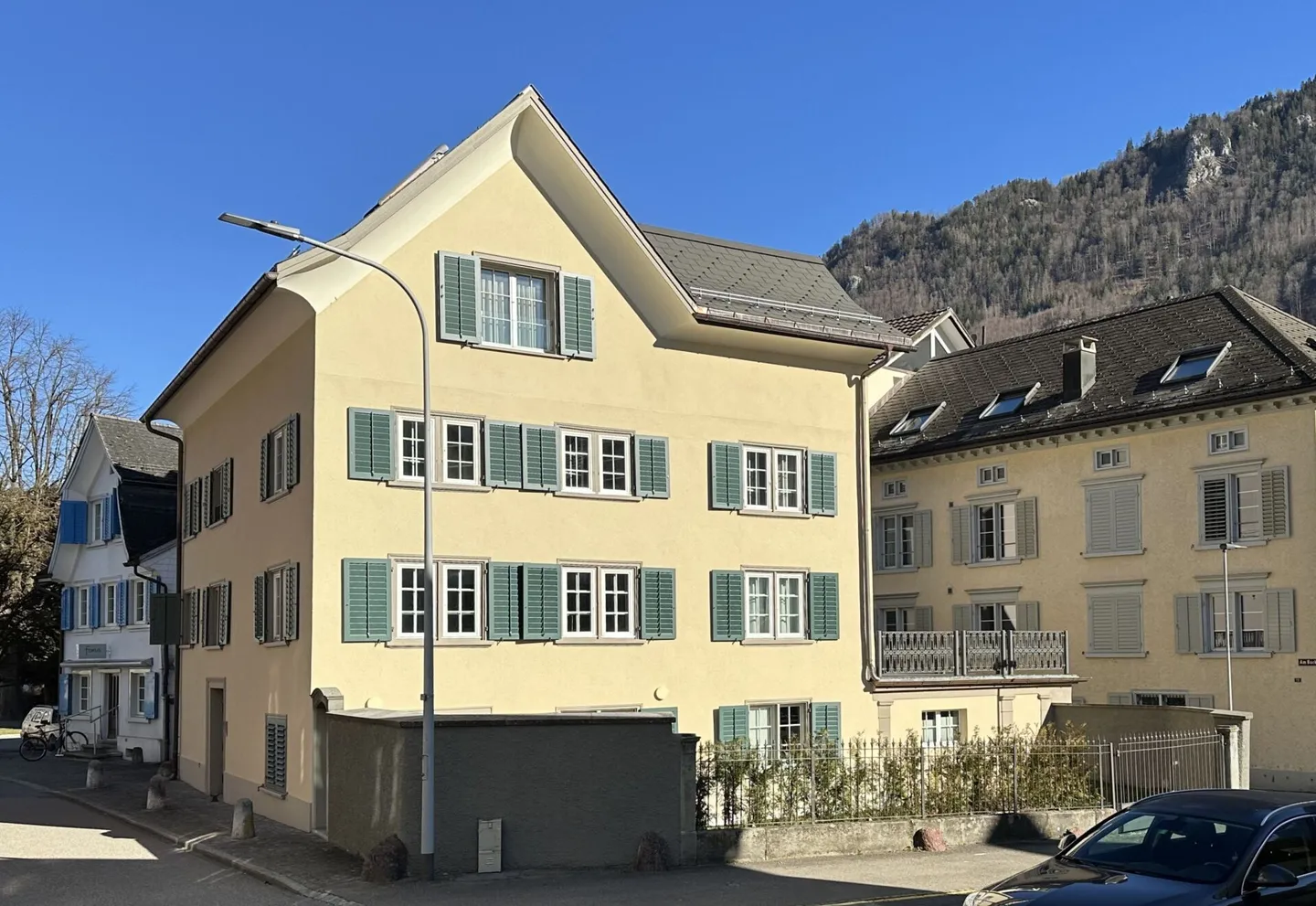 Historisches Mehrfamilienhaus in Glarus - Foto 2 von 14
