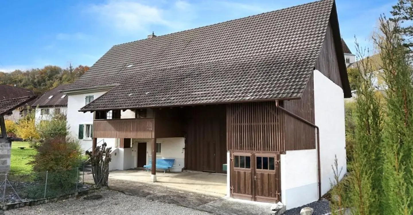Charming House with Garden - Photo 1 of 13
