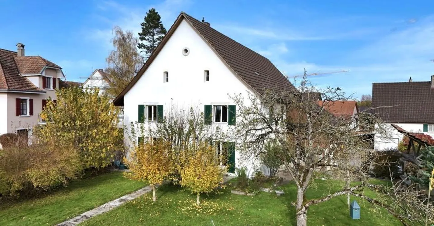 Charming House with Garden - Photo 3 of 13