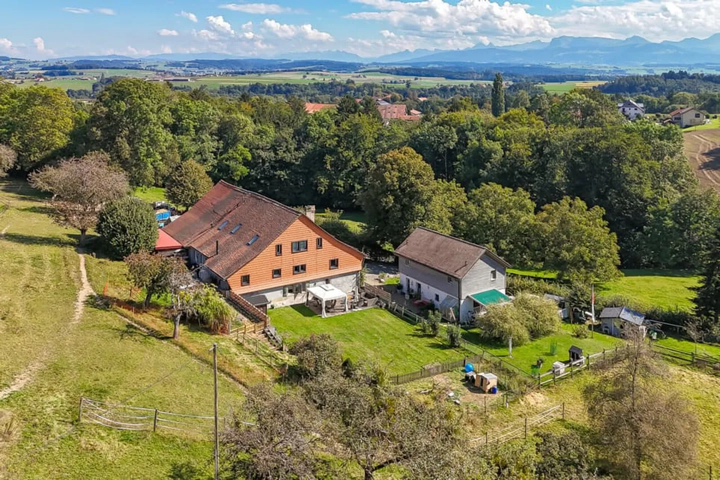 Magnificent renovated farm with 3 apartments and a stable - Photo 1 of 13