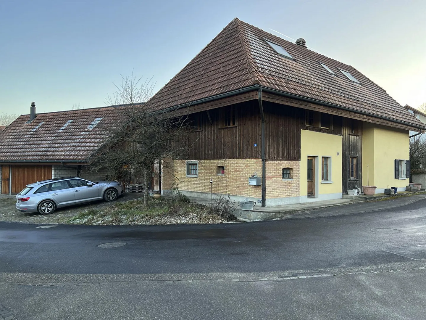Ferme de 9 pièces avec panneaux solaires à Etzelkofen - Photo 2 sur 14