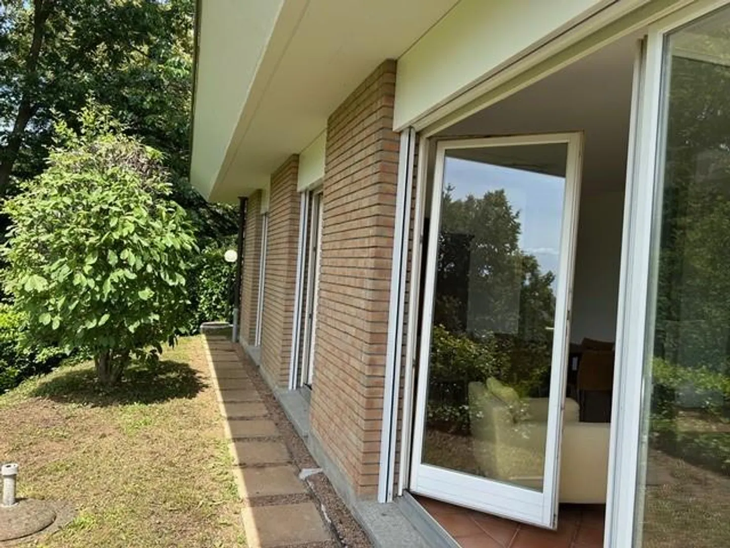 Casa unifamiliare in stile villa con giardino, in assoluta privacy - Foto 1 di 13