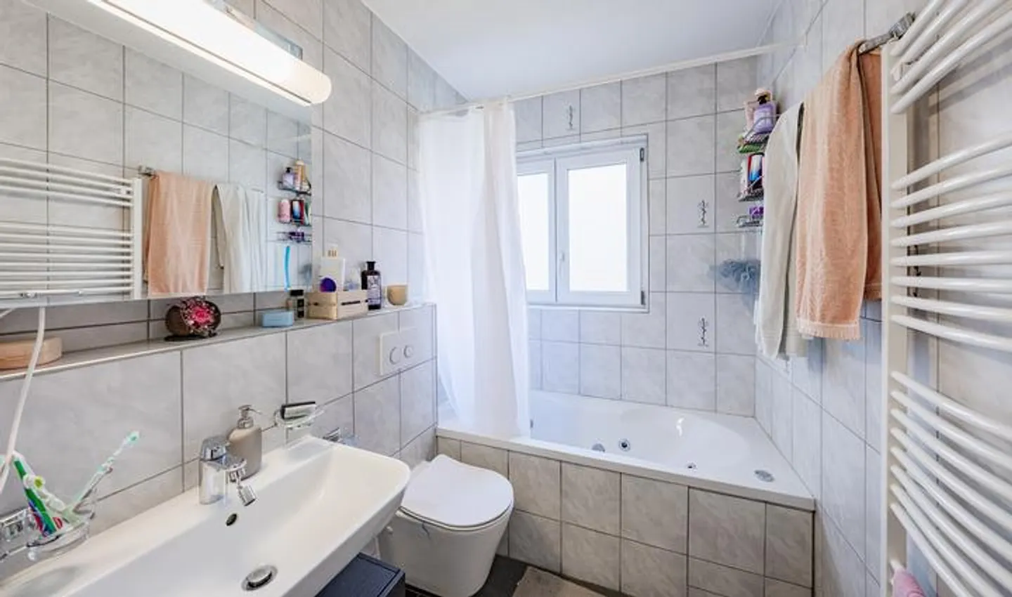 VERSATILE MULTI-FAMILY HOUSE WITH ATTRACTIVE RETURNS - Photo 6 of 8