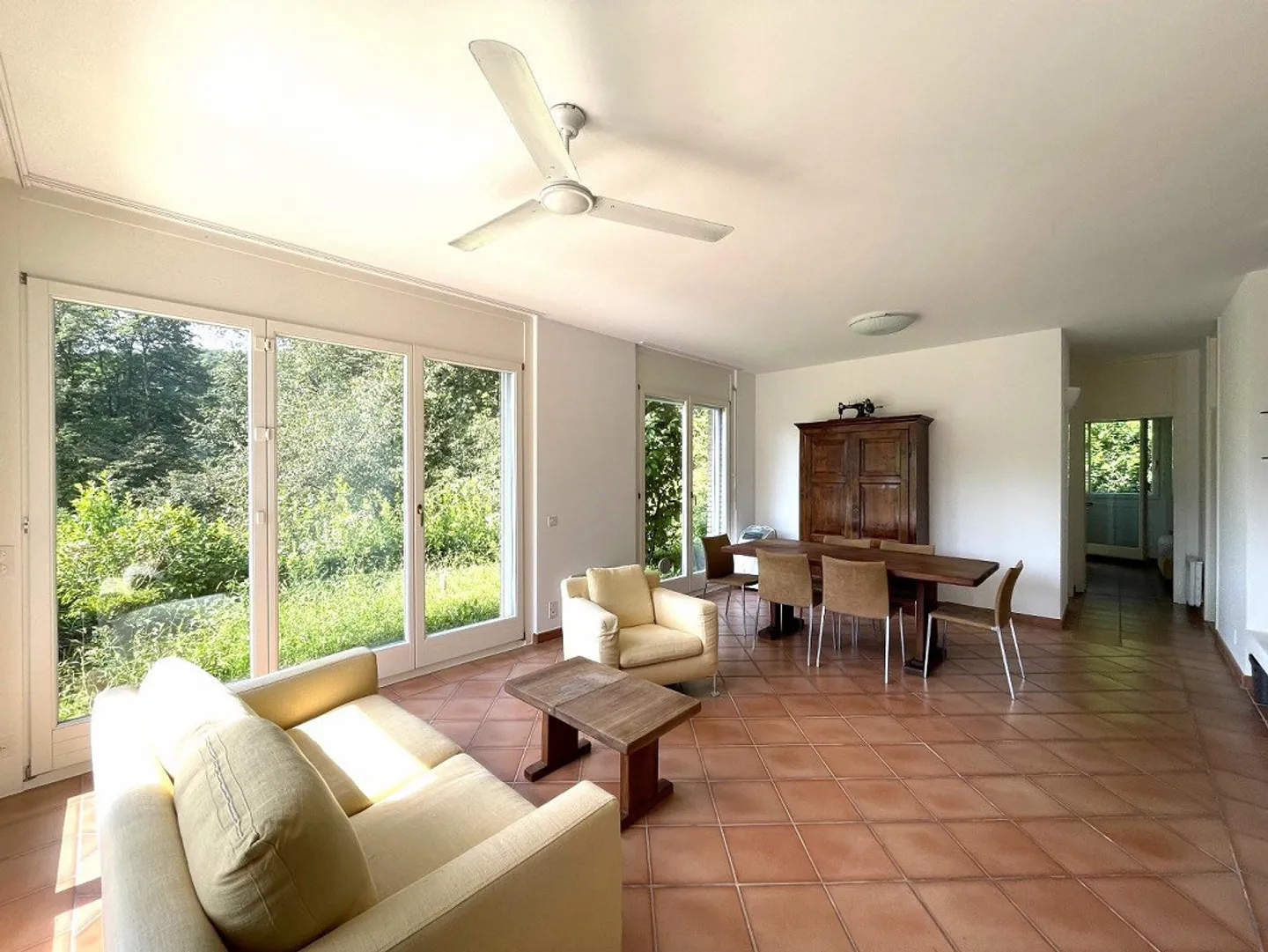 Casa unifamiliare in stile villa con giardino, in assoluta privacy - Foto 3 di 13