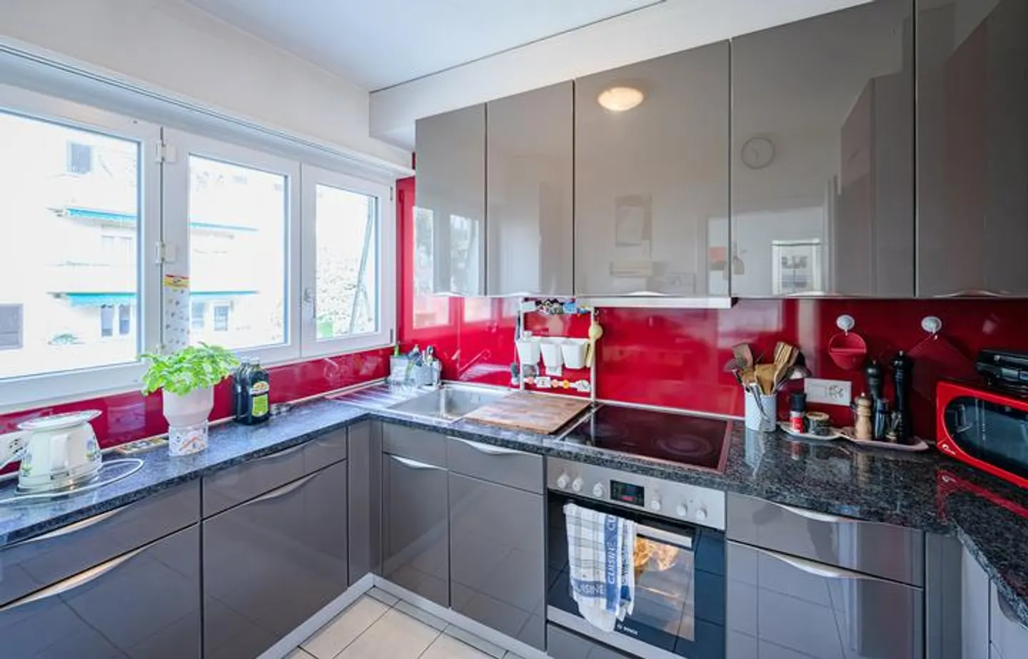VERSATILE MULTI-FAMILY HOUSE WITH ATTRACTIVE RETURNS - Photo 3 of 8
