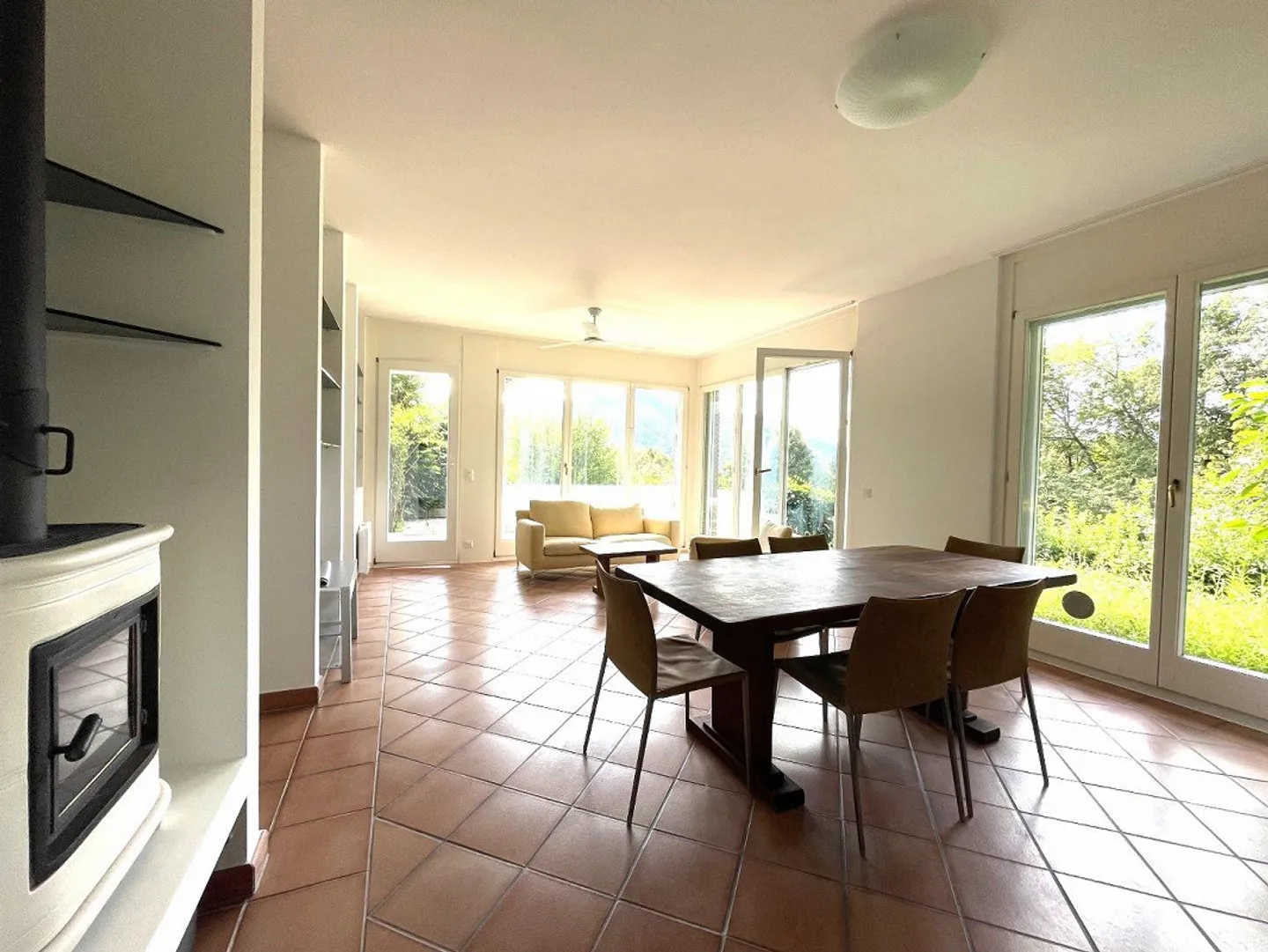 Casa unifamiliare in stile villa con giardino, in assoluta privacy - Foto 7 di 13