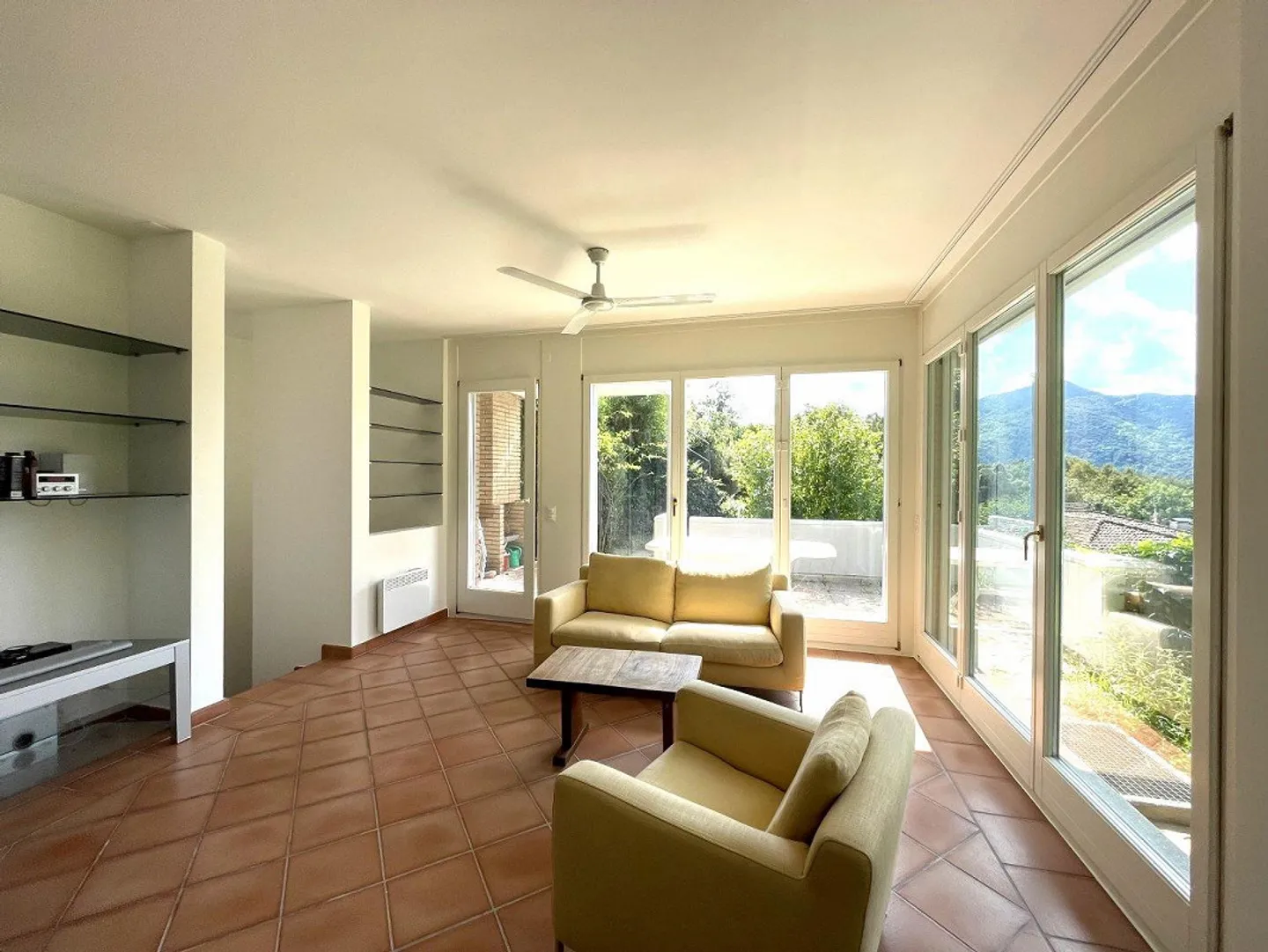 Casa unifamiliare in stile villa con giardino, in assoluta privacy - Foto 10 di 13