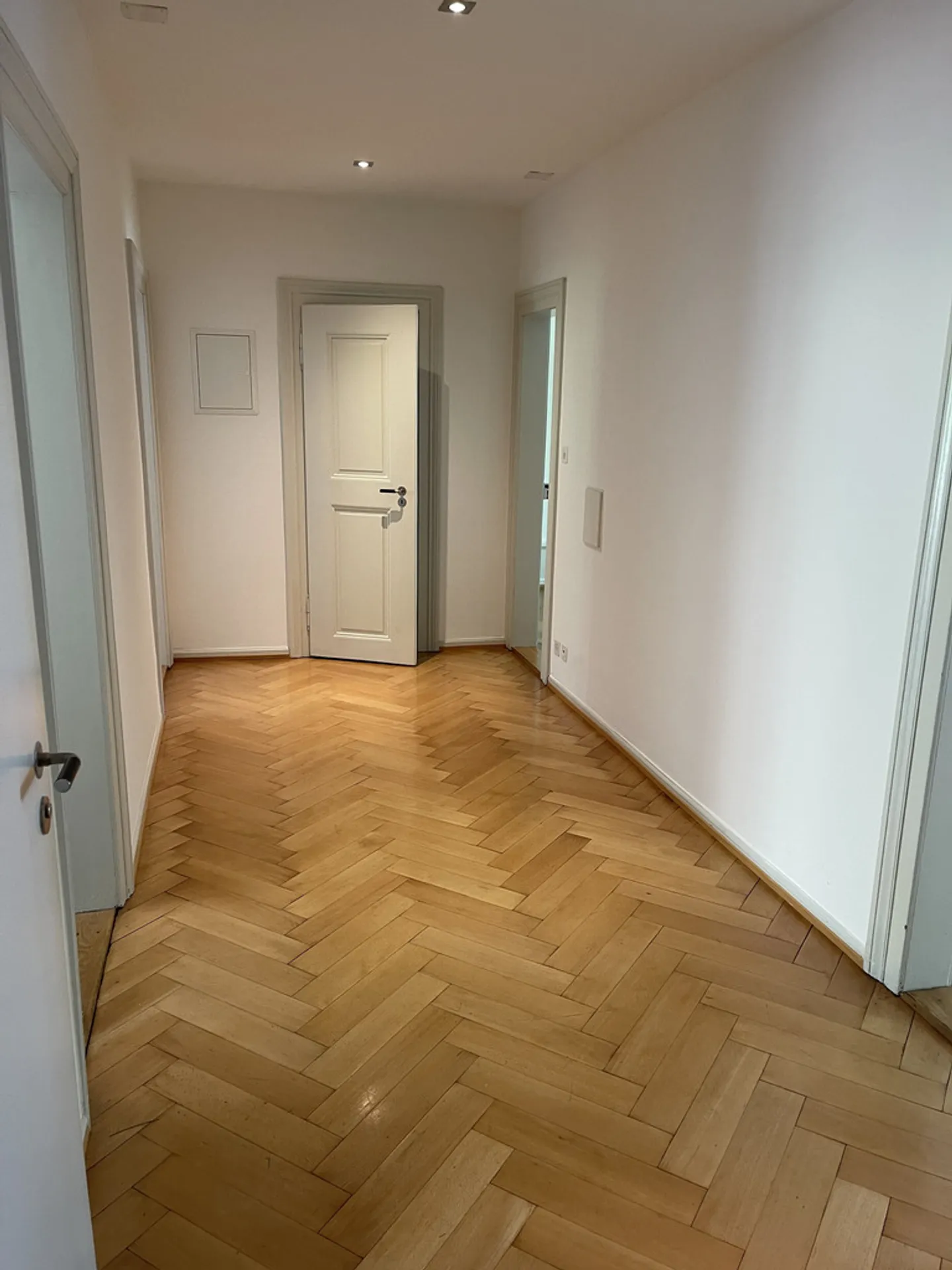 Dreamlike Old Building Apartment - Photo 3 of 12