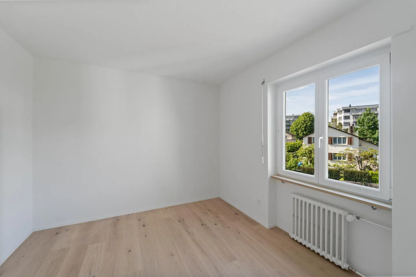 Central & Renovated: 4.5-Room Apartment in Top Condition - Photo 10 of 16