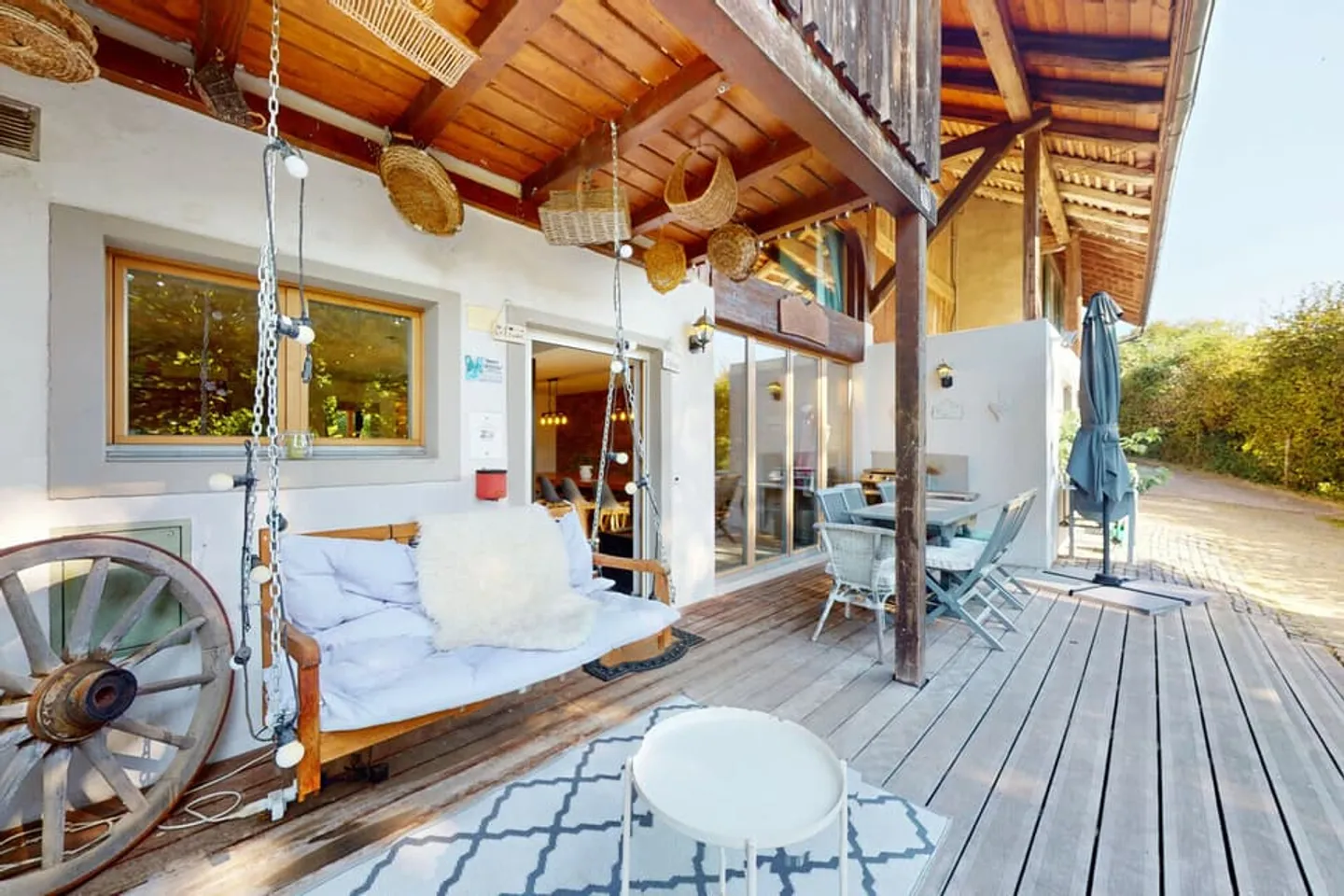 Magnificent renovated farm with 3 apartments and a stable - Photo 4 of 13