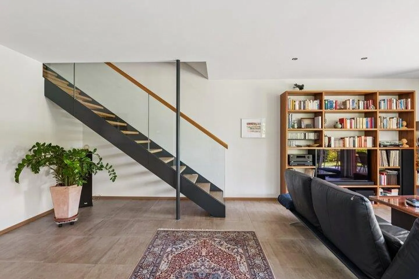 ATTRAKTIVE VILLA UMGEBEN VON PALMEN - Foto 4 von 8